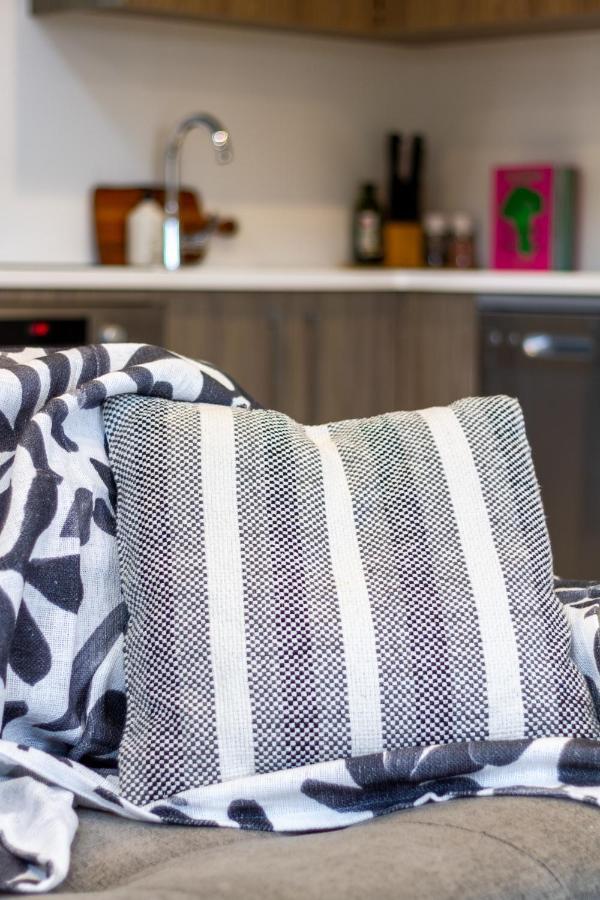 1 Bedroom Central City Escape Christchurch Buitenkant foto